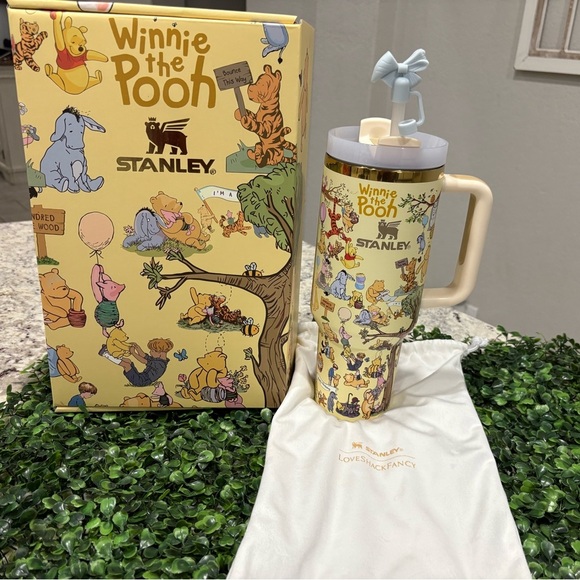 Stanley Winnie the Pooh Tumbler with Handle - Picture 3 of 5